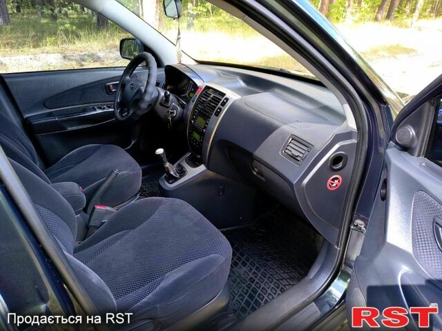 Зеленый Хендай Туксон, объемом двигателя 2 л и пробегом 190 тыс. км за 8500 $, фото 1 на Automoto.ua