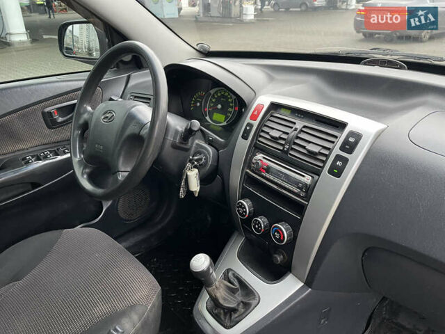 Зеленый Хендай Туксон, объемом двигателя 1.98 л и пробегом 295 тыс. км за 5950 $, фото 26 на Automoto.ua