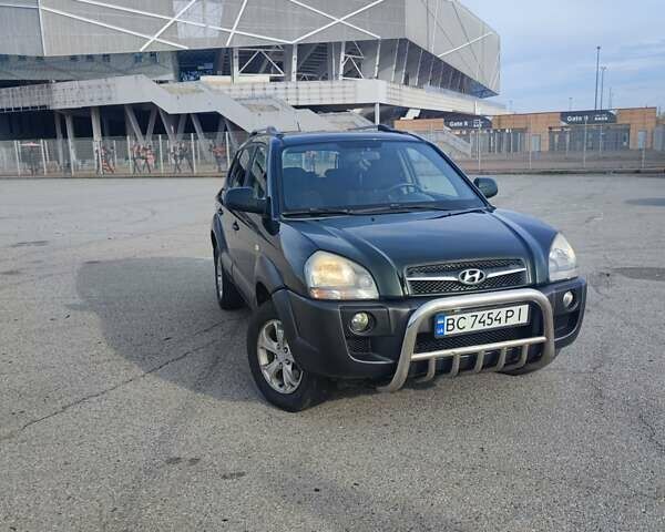 Зеленый Хендай Туксон, объемом двигателя 1.98 л и пробегом 220 тыс. км за 6800 $, фото 7 на Automoto.ua