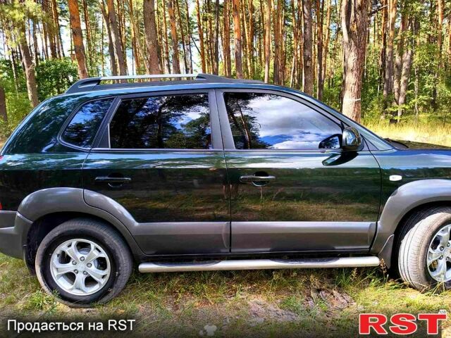 Зеленый Хендай Туксон, объемом двигателя 2 л и пробегом 190 тыс. км за 8500 $, фото 7 на Automoto.ua