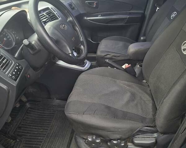 Зеленый Хендай Туксон, объемом двигателя 2 л и пробегом 228 тыс. км за 6500 $, фото 11 на Automoto.ua