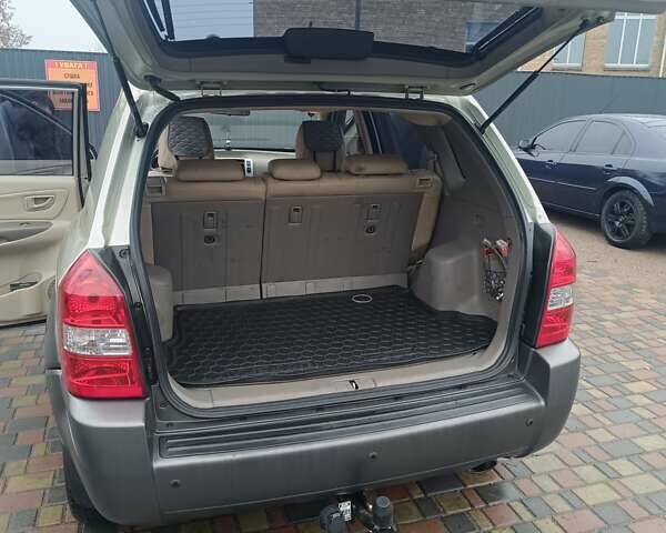 Зелений Хендай Туксон, об'ємом двигуна 1.98 л та пробігом 132 тис. км за 8300 $, фото 11 на Automoto.ua