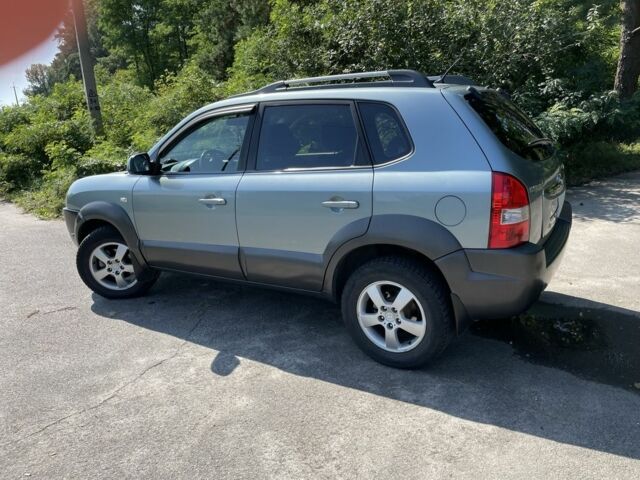 Зеленый Хендай Туксон, объемом двигателя 2 л и пробегом 130 тыс. км за 9100 $, фото 2 на Automoto.ua