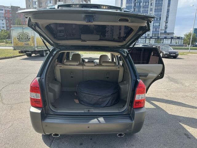 Зелений Хендай Туксон, об'ємом двигуна 2.7 л та пробігом 187 тис. км за 8500 $, фото 3 на Automoto.ua