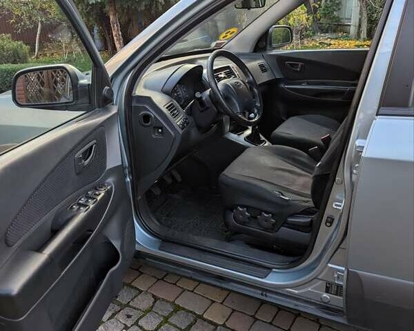 Зеленый Хендай Туксон, объемом двигателя 1.98 л и пробегом 200 тыс. км за 8000 $, фото 4 на Automoto.ua