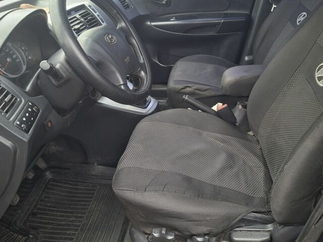 Зеленый Хендай Туксон, объемом двигателя 2 л и пробегом 228 тыс. км за 6500 $, фото 11 на Automoto.ua