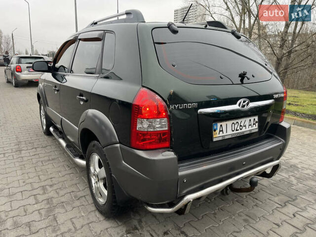 Зеленый Хендай Туксон, объемом двигателя 1.98 л и пробегом 295 тыс. км за 5950 $, фото 4 на Automoto.ua