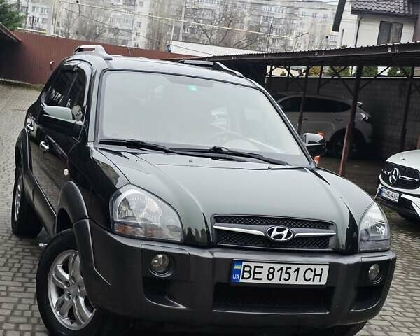 Зеленый Хендай Туксон, объемом двигателя 1.98 л и пробегом 178 тыс. км за 8900 $, фото 3 на Automoto.ua