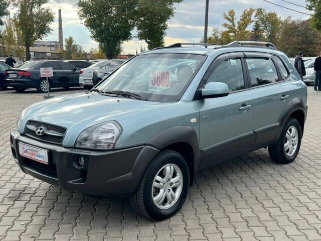 Хендай Туксон 2008 в Кривом Роге на Automoto.ua Зеленый Хендай Туксон, объемом двигателя 2 л и пробегом 48 тыс. км за 11800 $, фото 1 на Automoto.ua