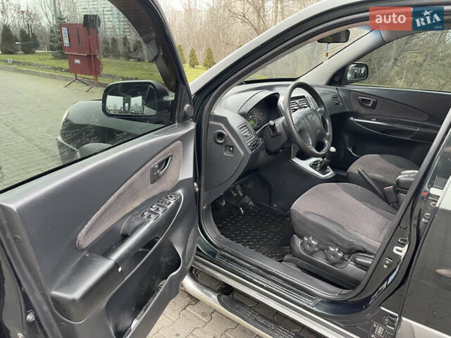 Зеленый Хендай Туксон, объемом двигателя 1.98 л и пробегом 295 тыс. км за 5950 $, фото 14 на Automoto.ua