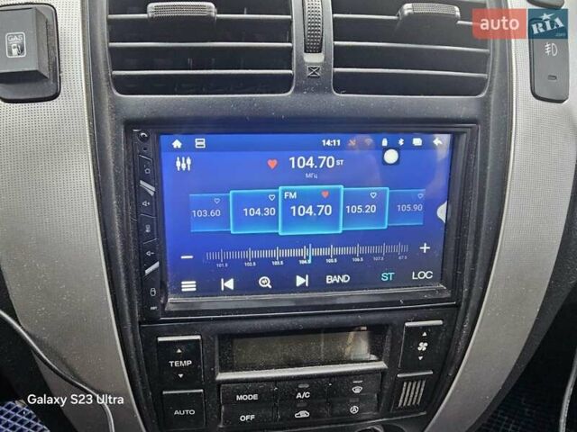 Зеленый Хендай Туксон, объемом двигателя 1.98 л и пробегом 158 тыс. км за 8300 $, фото 6 на Automoto.ua