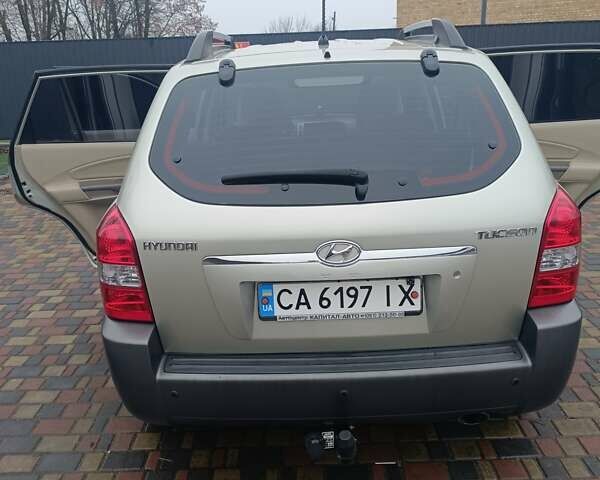 Зелений Хендай Туксон, об'ємом двигуна 1.98 л та пробігом 132 тис. км за 8300 $, фото 10 на Automoto.ua