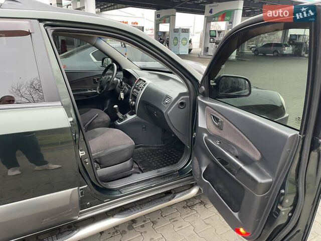 Зеленый Хендай Туксон, объемом двигателя 1.98 л и пробегом 295 тыс. км за 5950 $, фото 24 на Automoto.ua