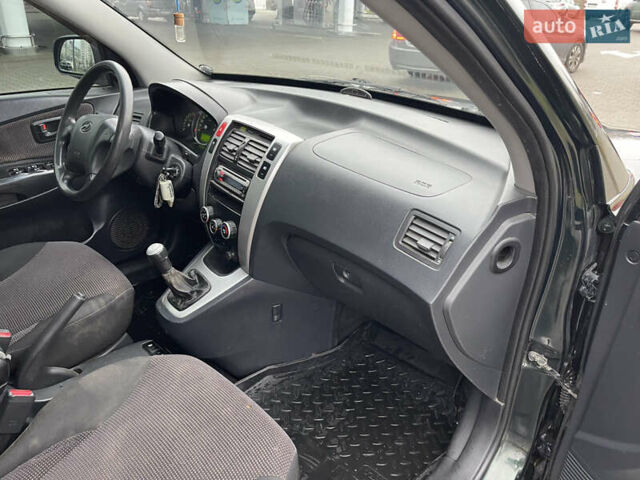 Зеленый Хендай Туксон, объемом двигателя 1.98 л и пробегом 295 тыс. км за 5950 $, фото 25 на Automoto.ua