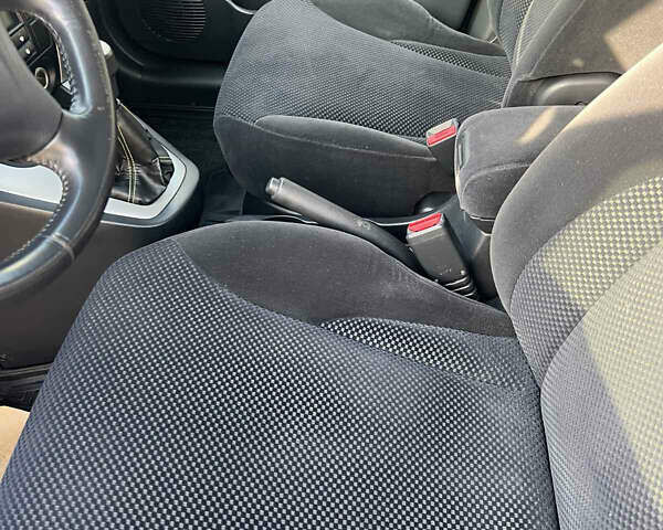 Зеленый Хендай Туксон, объемом двигателя 1.98 л и пробегом 130 тыс. км за 9100 $, фото 15 на Automoto.ua