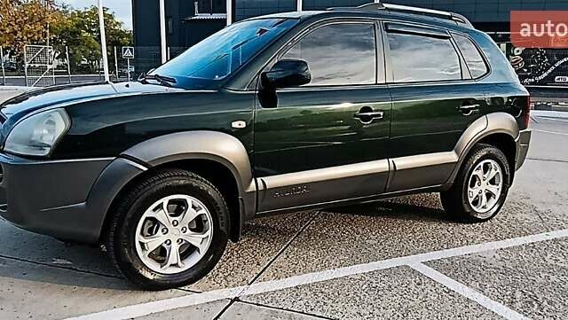 Хендай Туксон 2008 в Одессе на Automoto.ua Зеленый Хендай Туксон, объемом двигателя 2.66 л и пробегом 197 тыс. км за 8800 $, фото 30 на Automoto.ua