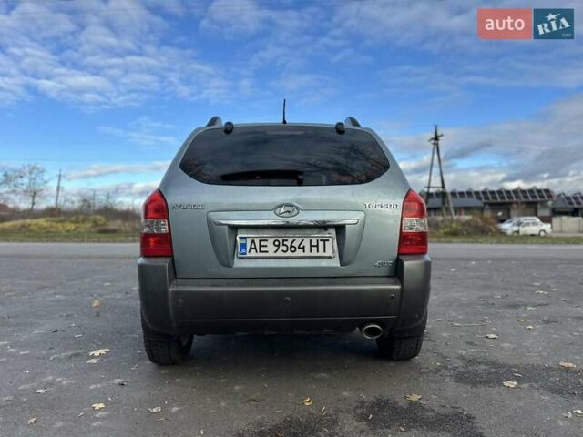 Зеленый Хендай Туксон, объемом двигателя 1.98 л и пробегом 168 тыс. км за 8800 $, фото 5 на Automoto.ua