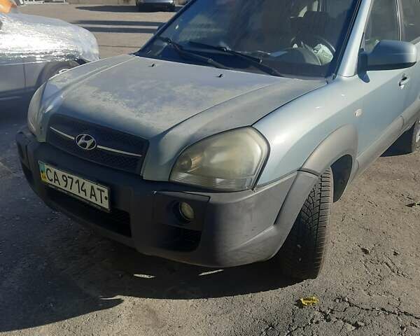 Зеленый Хендай Туксон, объемом двигателя 1.98 л и пробегом 390 тыс. км за 5000 $, фото 9 на Automoto.ua