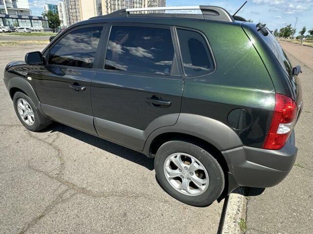 Хендай Туксон 2008 в Черкассах на Automoto.ua Зеленый Хендай Туксон, объемом двигателя 2.7 л и пробегом 187 тыс. км за 8400 $, фото 2 на Automoto.ua