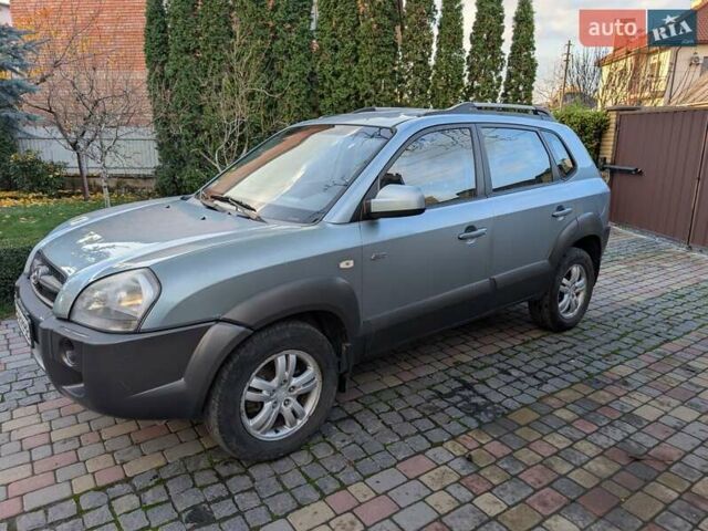 Зеленый Хендай Туксон, объемом двигателя 1.98 л и пробегом 200 тыс. км за 8000 $, фото 1 на Automoto.ua