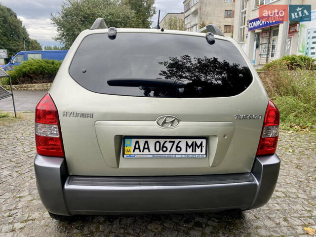 Зелений Хендай Туксон, об'ємом двигуна 2 л та пробігом 129 тис. км за 8750 $, фото 3 на Automoto.ua