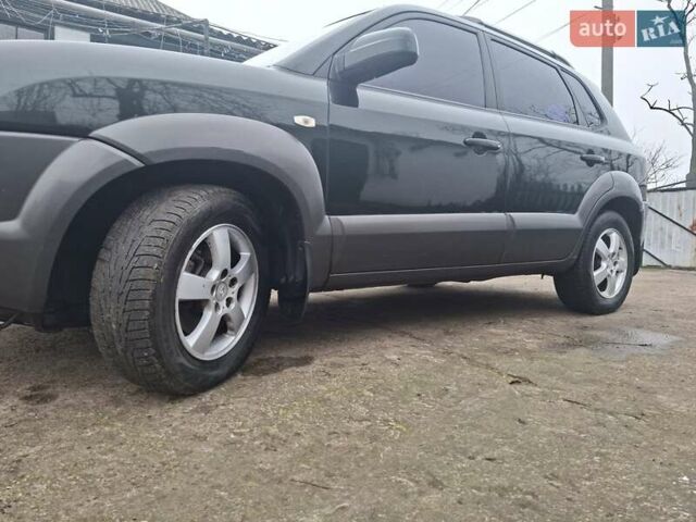 Зеленый Хендай Туксон, объемом двигателя 2 л и пробегом 228 тыс. км за 6500 $, фото 3 на Automoto.ua