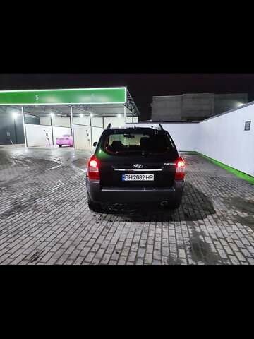 Зеленый Хендай Туксон, объемом двигателя 2 л и пробегом 225 тыс. км за 8000 $, фото 3 на Automoto.ua
