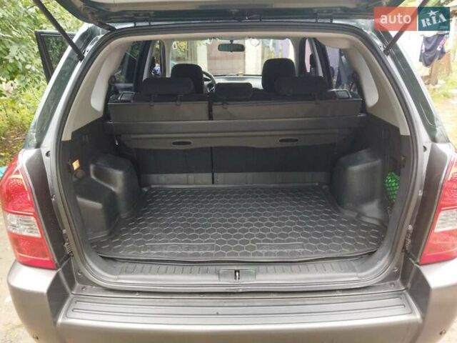 Зелений Хендай Туксон, об'ємом двигуна 2 л та пробігом 94 тис. км за 9000 $, фото 8 на Automoto.ua