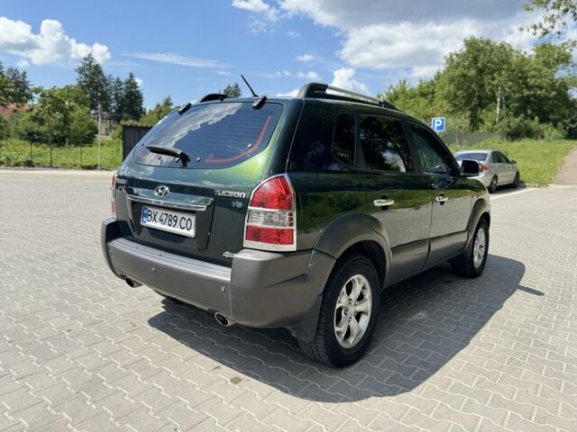 Зеленый Хендай Туксон, объемом двигателя 2.7 л и пробегом 200 тыс. км за 8500 $, фото 2 на Automoto.ua