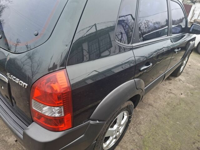 Зеленый Хендай Туксон, объемом двигателя 2 л и пробегом 228 тыс. км за 6500 $, фото 10 на Automoto.ua