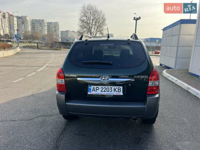 Зеленый Хендай Туксон, объемом двигателя 1.98 л и пробегом 130 тыс. км за 9100 $, фото 1 на Automoto.ua