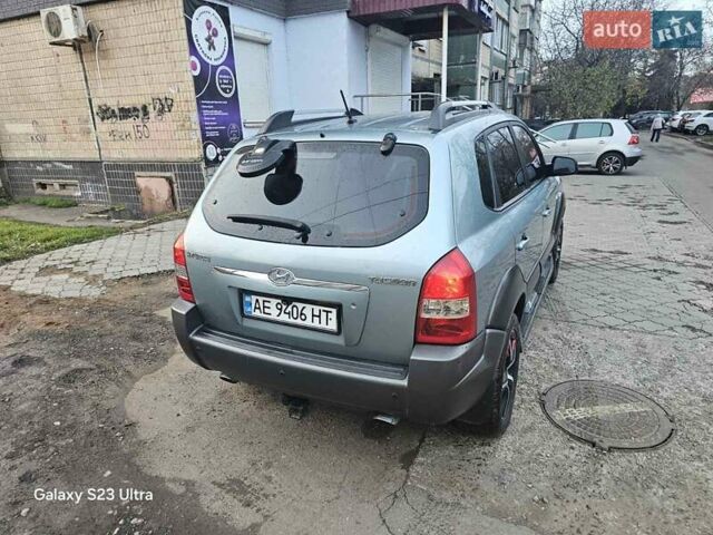 Зеленый Хендай Туксон, объемом двигателя 1.98 л и пробегом 158 тыс. км за 8300 $, фото 2 на Automoto.ua