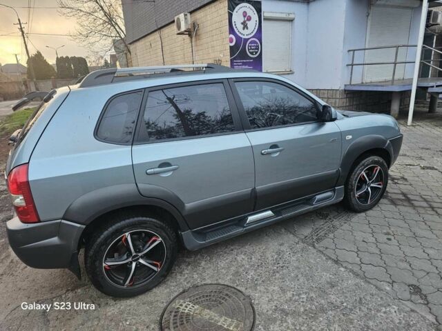 Зелений Хендай Туксон, об'ємом двигуна 2 л та пробігом 150 тис. км за 8331 $, фото 4 на Automoto.ua