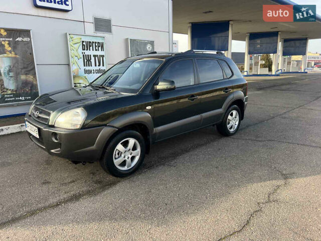 Зеленый Хендай Туксон, объемом двигателя 1.98 л и пробегом 130 тыс. км за 9100 $, фото 6 на Automoto.ua