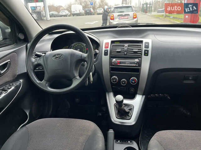 Зеленый Хендай Туксон, объемом двигателя 1.98 л и пробегом 295 тыс. км за 5950 $, фото 23 на Automoto.ua