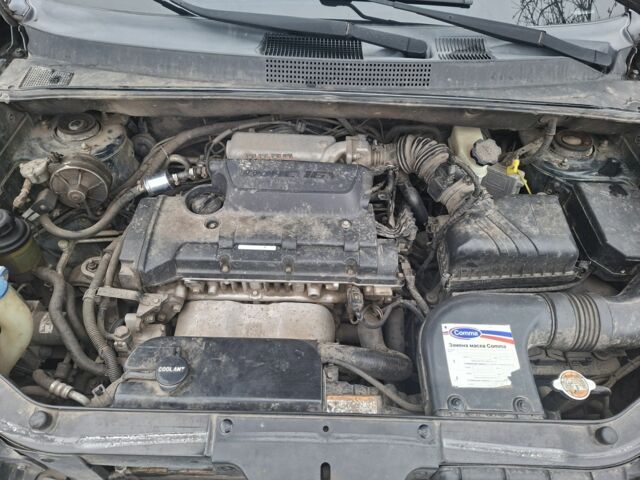 Зеленый Хендай Туксон, объемом двигателя 2 л и пробегом 228 тыс. км за 6500 $, фото 8 на Automoto.ua