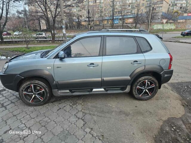 Зелений Хендай Туксон, об'ємом двигуна 2 л та пробігом 150 тис. км за 8331 $, фото 2 на Automoto.ua