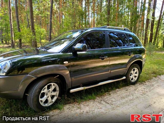 Зеленый Хендай Туксон, объемом двигателя 2 л и пробегом 190 тыс. км за 8500 $, фото 5 на Automoto.ua