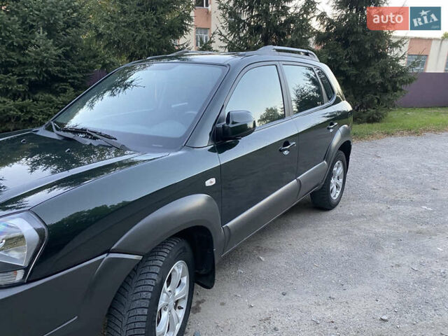 Зелений Хендай Туксон, об'ємом двигуна 2 л та пробігом 110 тис. км за 9200 $, фото 3 на Automoto.ua