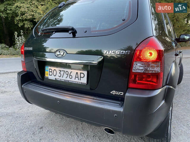Зелений Хендай Туксон, об'ємом двигуна 2 л та пробігом 110 тис. км за 9200 $, фото 7 на Automoto.ua
