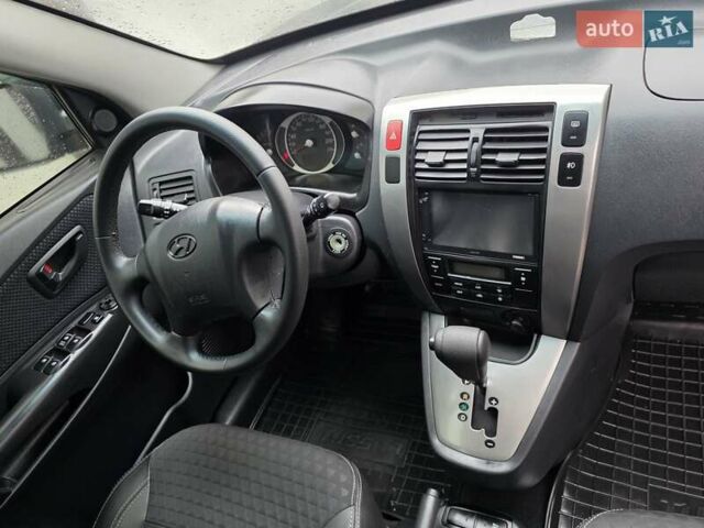 Зеленый Хендай Туксон, объемом двигателя 2 л и пробегом 109 тыс. км за 10700 $, фото 4 на Automoto.ua