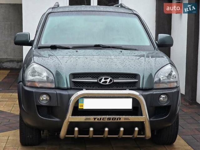 Зеленый Хендай Туксон, объемом двигателя 2 л и пробегом 109 тыс. км за 10700 $, фото 2 на Automoto.ua