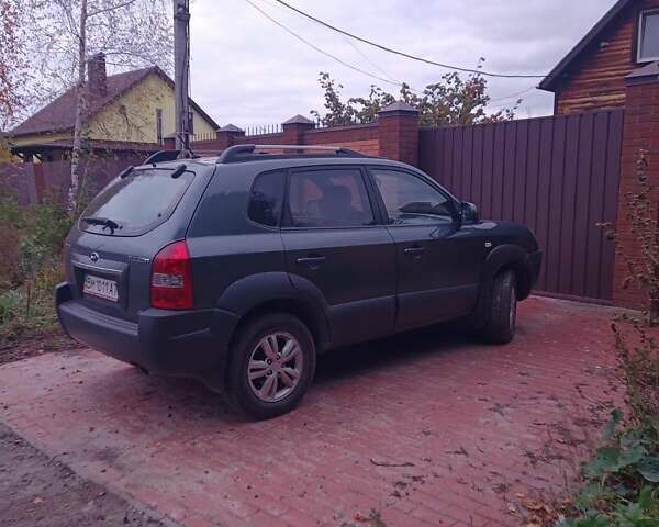 Зеленый Хендай Туксон, объемом двигателя 1.98 л и пробегом 146 тыс. км за 10000 $, фото 1 на Automoto.ua