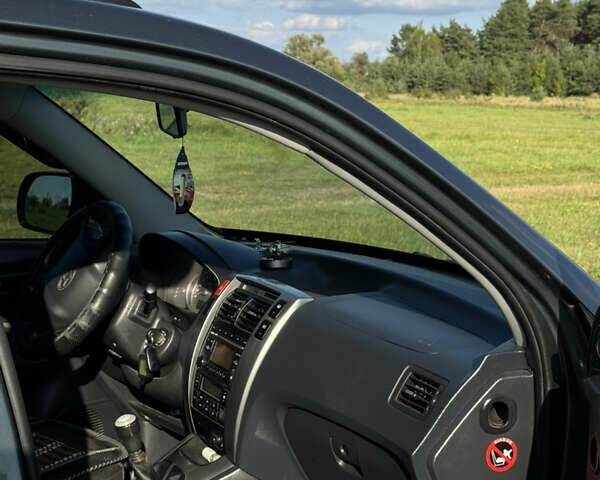 Зеленый Хендай Туксон, объемом двигателя 1.98 л и пробегом 180 тыс. км за 9999 $, фото 6 на Automoto.ua
