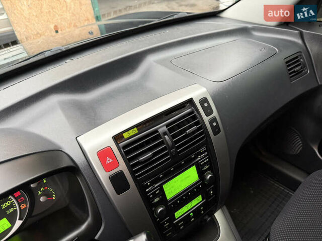 Зелений Хендай Туксон, об'ємом двигуна 2 л та пробігом 65 тис. км за 12250 $, фото 61 на Automoto.ua