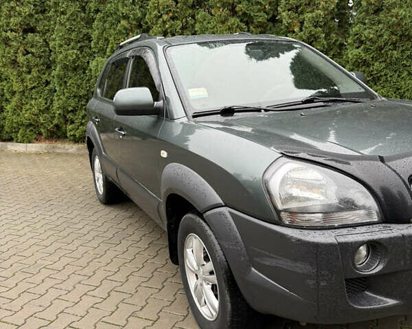 Зеленый Хендай Туксон, объемом двигателя 1.98 л и пробегом 160 тыс. км за 8500 $, фото 1 на Automoto.ua