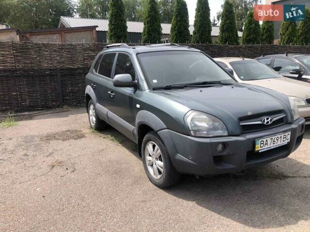 Зеленый Хендай Туксон, объемом двигателя 1.98 л и пробегом 410 тыс. км за 8000 $, фото 1 на Automoto.ua