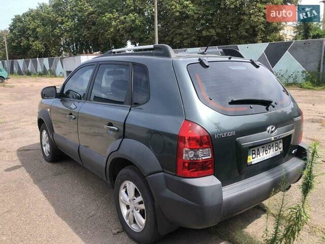 Зеленый Хендай Туксон, объемом двигателя 1.98 л и пробегом 410 тыс. км за 8000 $, фото 2 на Automoto.ua