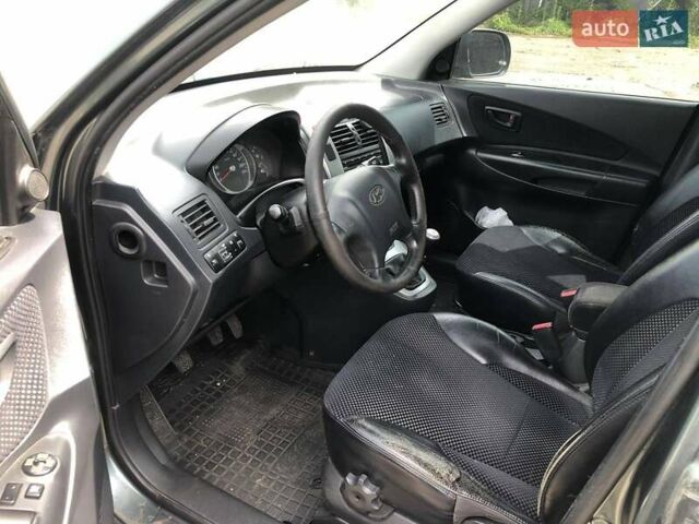 Зеленый Хендай Туксон, объемом двигателя 1.98 л и пробегом 410 тыс. км за 8000 $, фото 5 на Automoto.ua