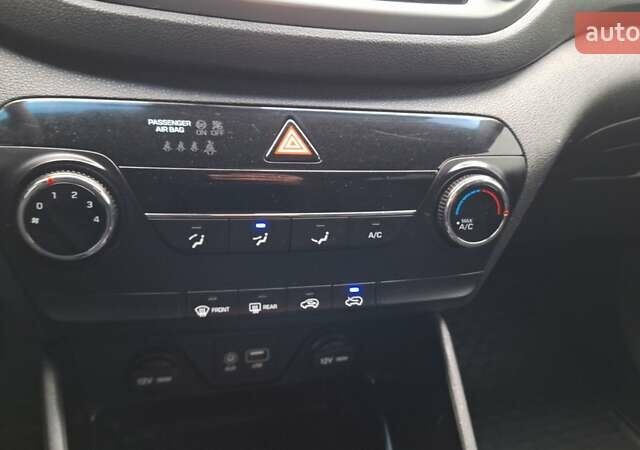 Зелений Хендай Туксон, об'ємом двигуна 2 л та пробігом 218 тис. км за 16999 $, фото 31 на Automoto.ua